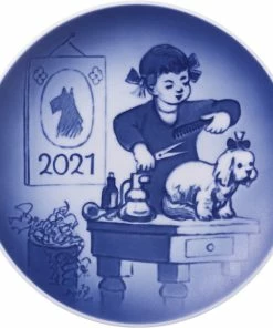 Royal Copenhagen BING & GRØNDAHL SAMLERARTIKLER 2021 B&G Børnenes Dag Platte: Den Lille