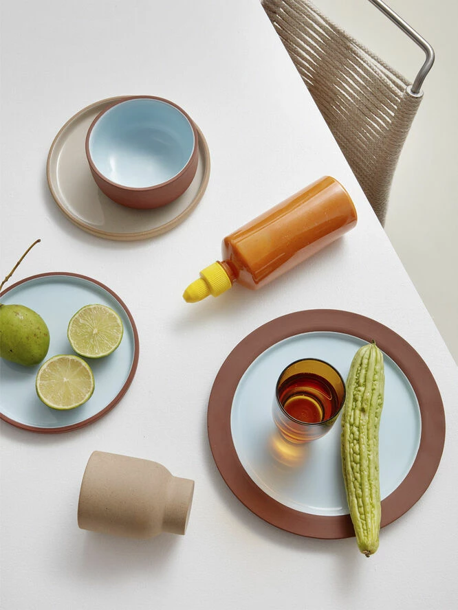 Studio About PLATE, LARGE, 2 PCS, CLAY TERRACOTTA, GLAZE LIGHT BLUE, 2501 - Billede 4